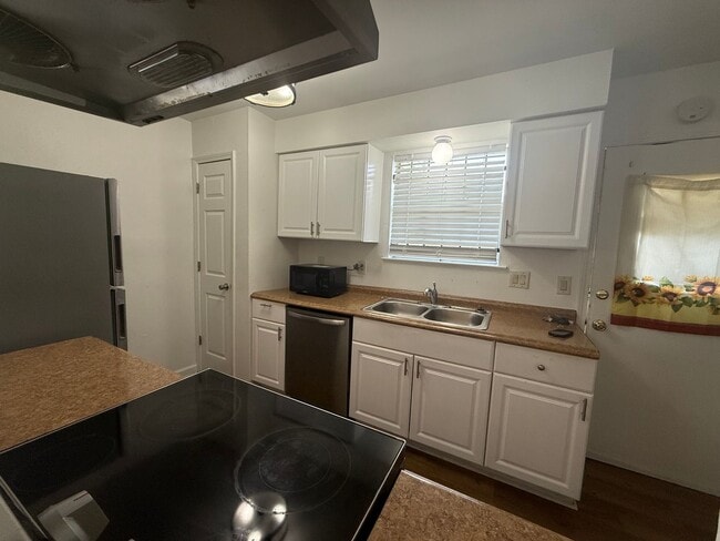 Photo - 2BD 2.5BA FURNISHED CONDO WITH WATER INCLUDED