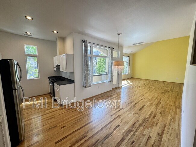 Photo - 2611 NW Upshur St Unidad Apt 201