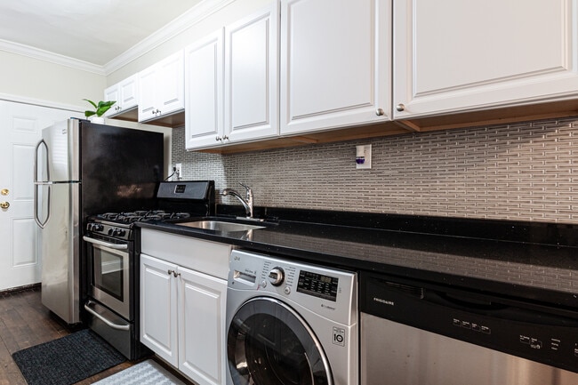 Photo - 730 W Roscoe St