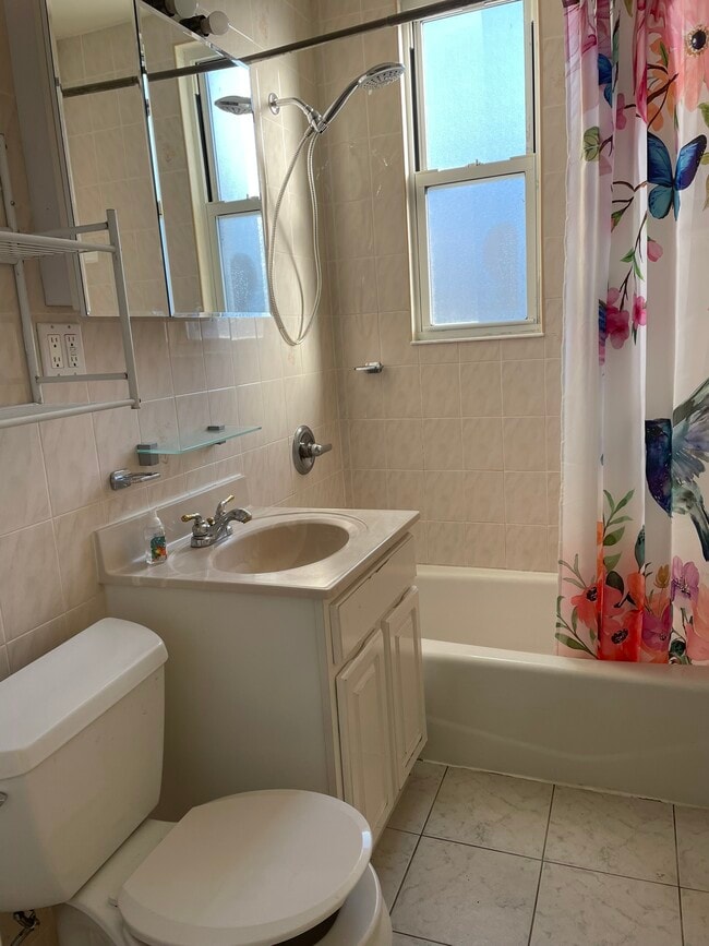 bath - 2333 E 24th St Unit 2nd Floor