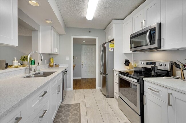 204 Quayside Cir Unit 201