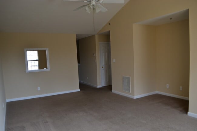 Photo - Campus Ridge Apartments