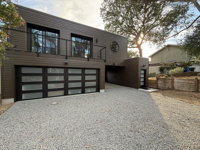 Building Photo - 5780 Violeta Ave