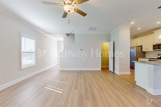 Photo - 121 S Sina St