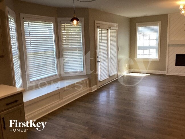Photo - 473 Woodtrace Dr