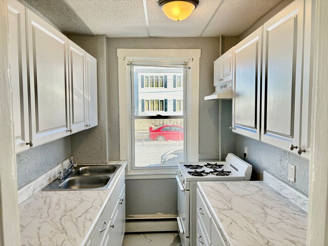 Building Photo - 121-129 Fulton St Unit 1N