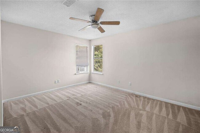 Photo - 990 Chapman Ln