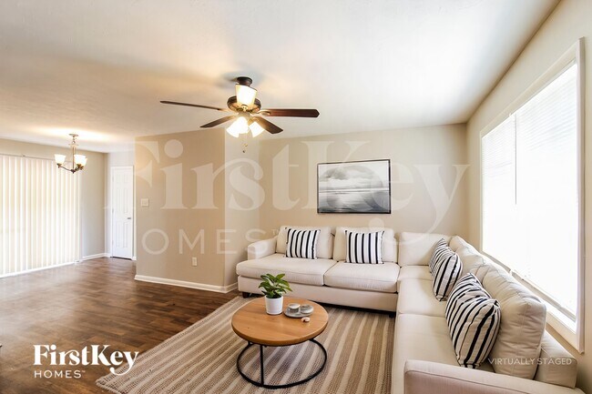 Photo - 1021 Meadowbrook Ln NW