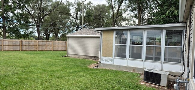 2425 Apache Dr