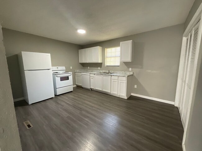 Photo - 501 E 24th St