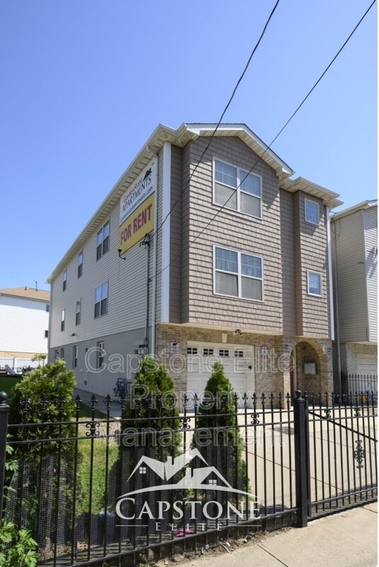 255-257-257 New Jersey Railroad Ave Unidad 2 - 2  Standard Hallway (East)