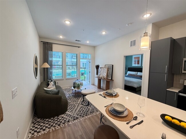 Photo - 641 W Crosstimbers St Unit 605