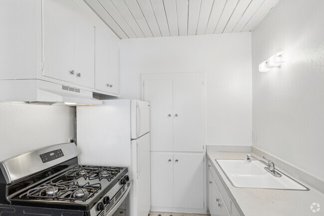 1BR, 1BA - 518SF - Kitchen