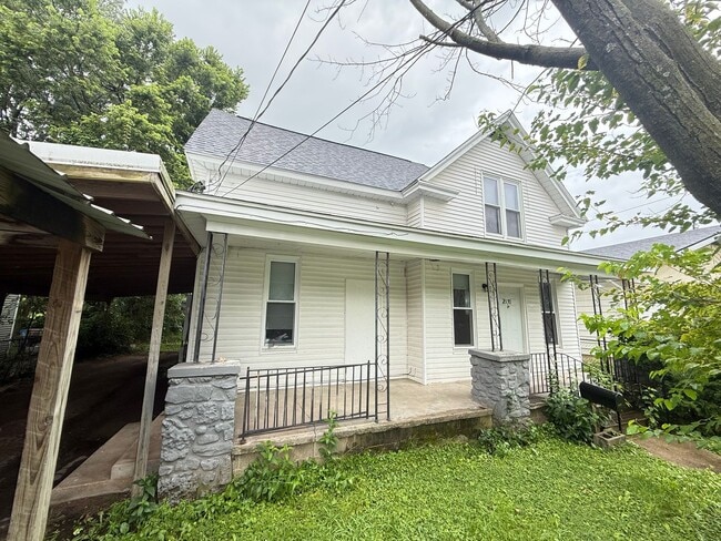Photo - Spacious 4-Bedroom Home Near Springfield's Newest Entertainment & Dining!