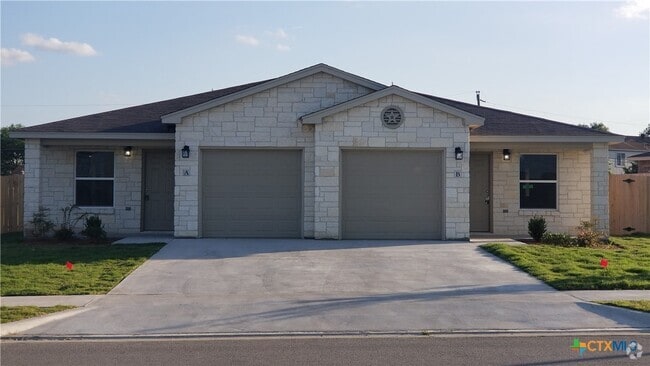 Building Photo - 202 Lowes Blvd Rental