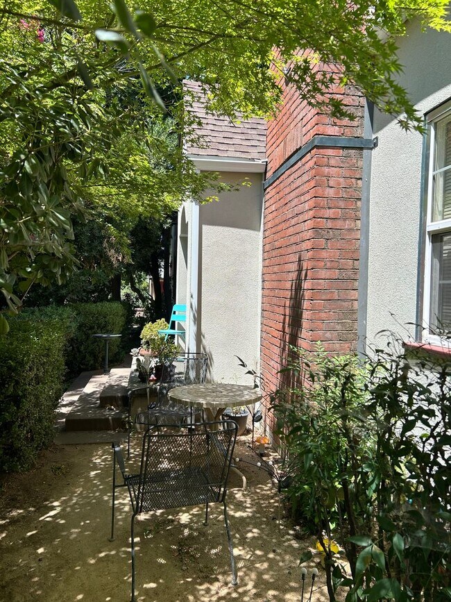 Photo - 1160 Palm Ave Unit A