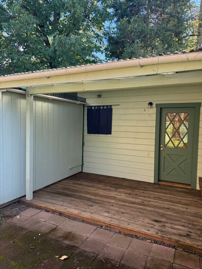 Newly remodeled, adorable, CREEK FRONT, Du... House House Rental in