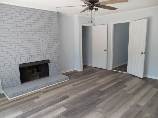 Photo - 107 Springlakes Cir