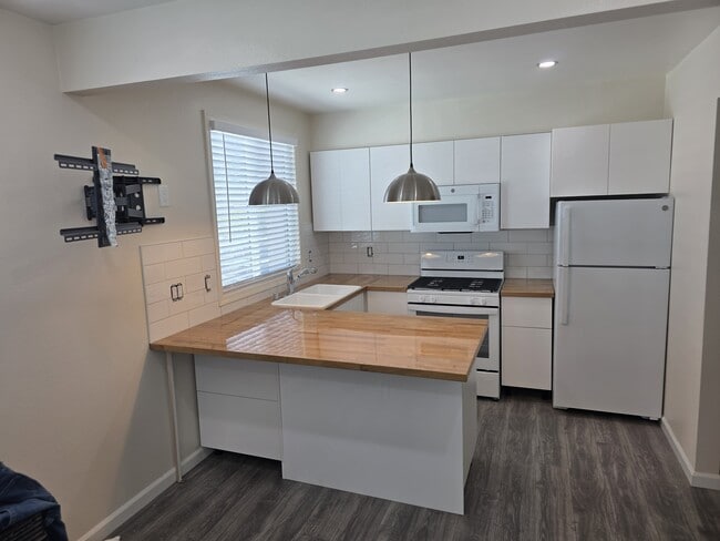 Photo - 100 E Plymouth St Unit 100 East Plymouth