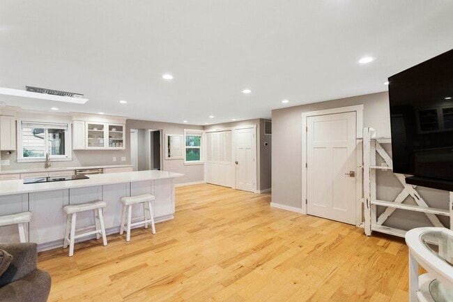 Photo - Spectacular View - 3bd/2ba - Custom Remodel - Group and Pet Friendly