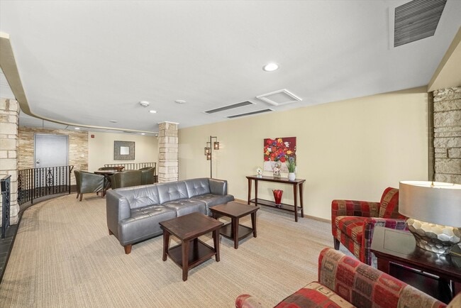 Photo - 2300 Windsor Mall Unidad 2G