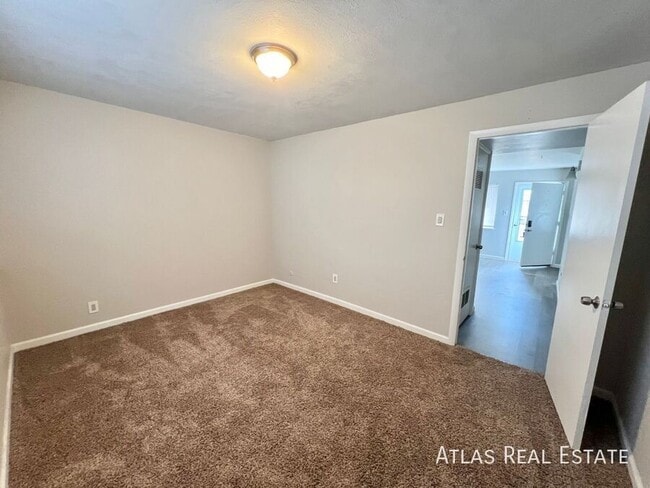 Photo - 4414 N Chestnut St Unit 3