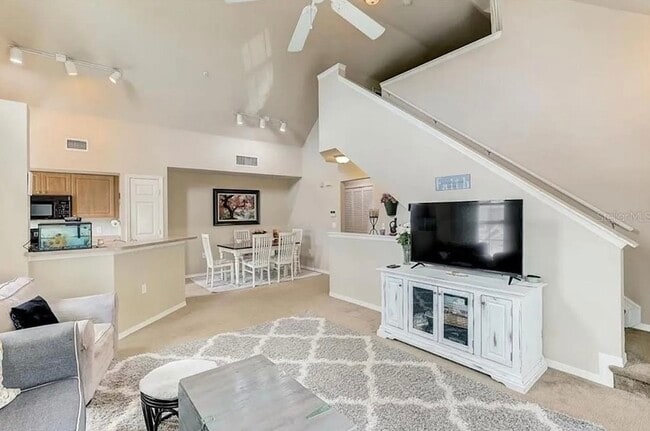 Building Photo - 5541 Rosehill Rd Unit 202