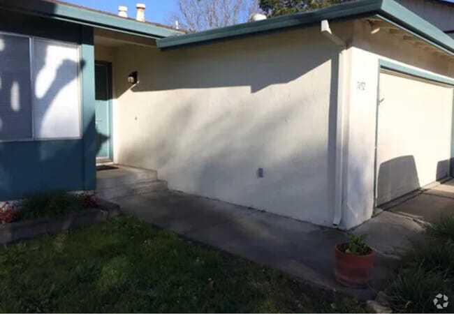 Building Photo - 7452 Bobbie way Rental