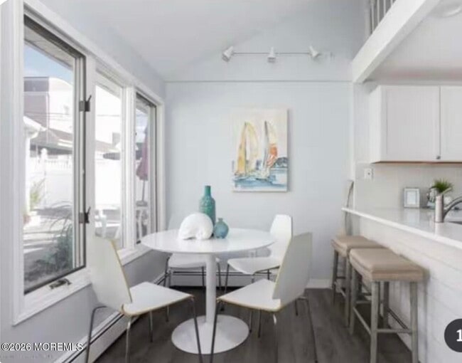 Building Photo - 170 1st Ave