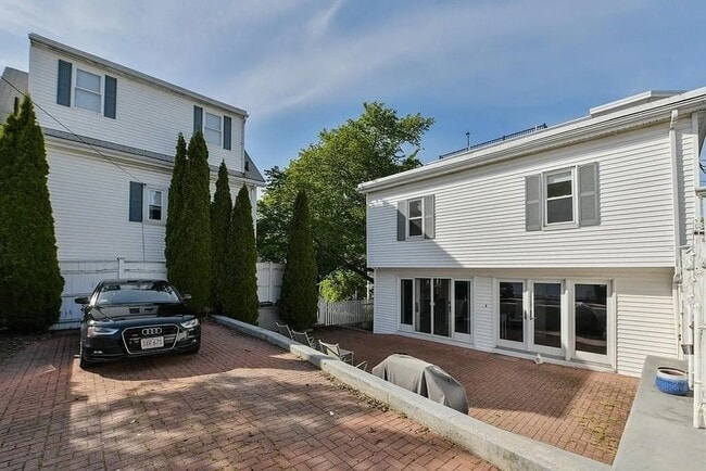 Building Photo - 22 N Mead St