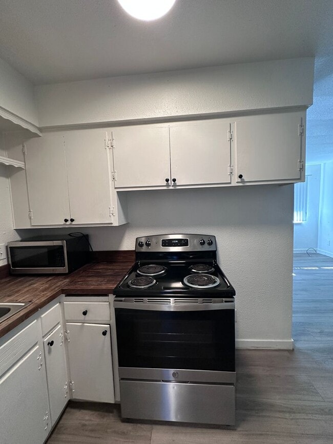 Photo - Recently remodeled 1 bedroom in West Redding