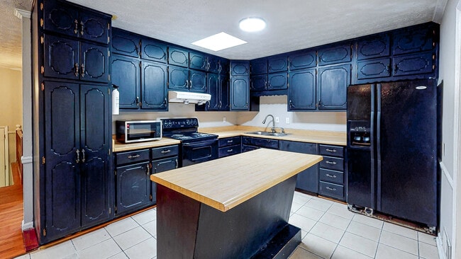 Building Photo - 362 Camelot Pkwy Rental