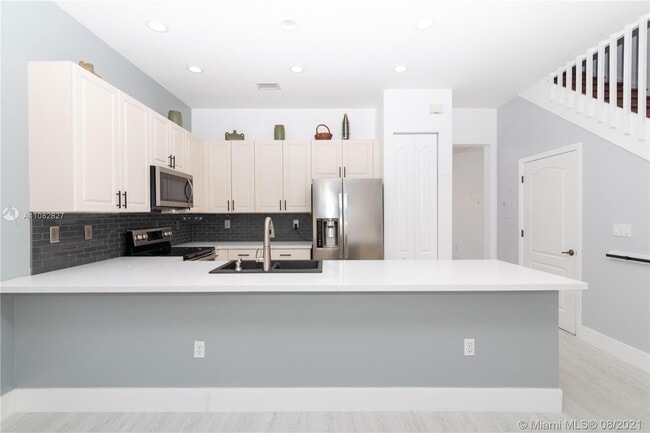 Photo - 14711 SW 5th St