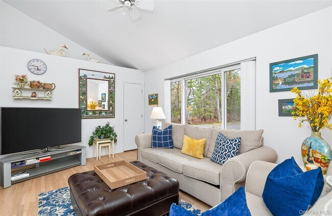 1 Whippoorwill Ln