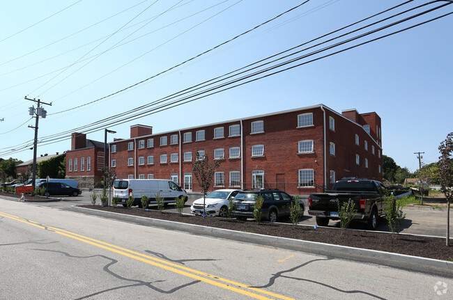 Threadmill Apartments - Threadmill Apartments