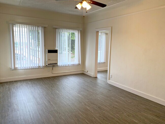 1623 N Mariposa