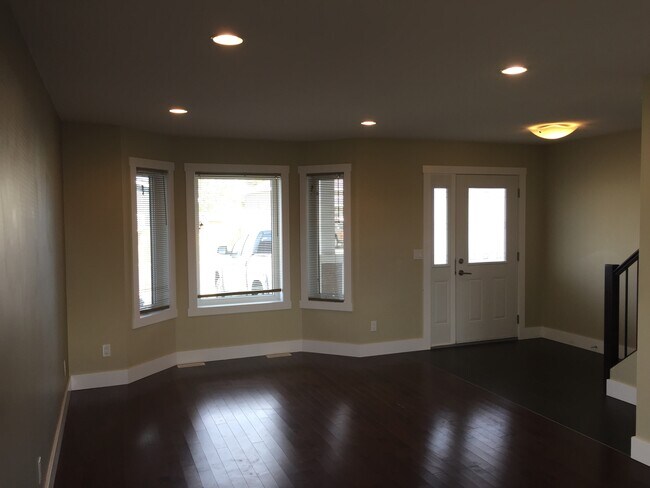 9209-9102 102 Ave