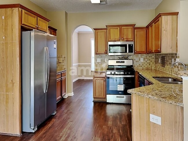 Photo - 812 Andora Way SW