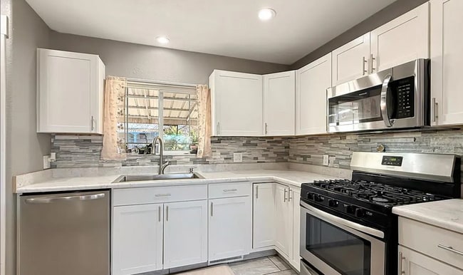 Photo - 2891 S Valentia St House