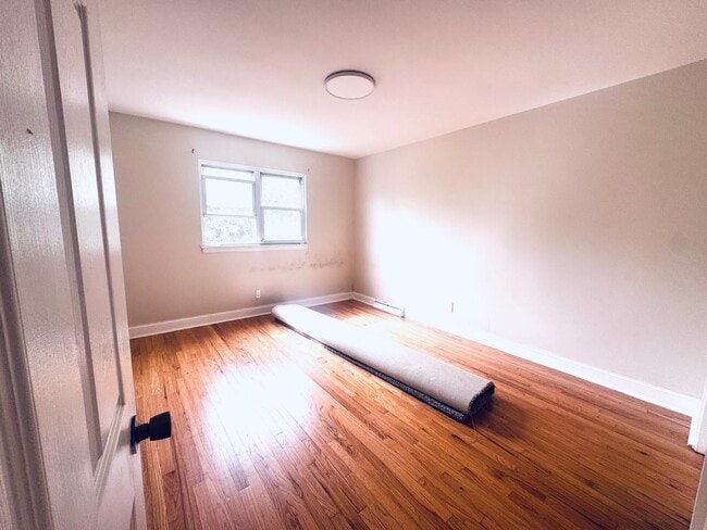 Building Photo - 141 Danforth Ave Rental