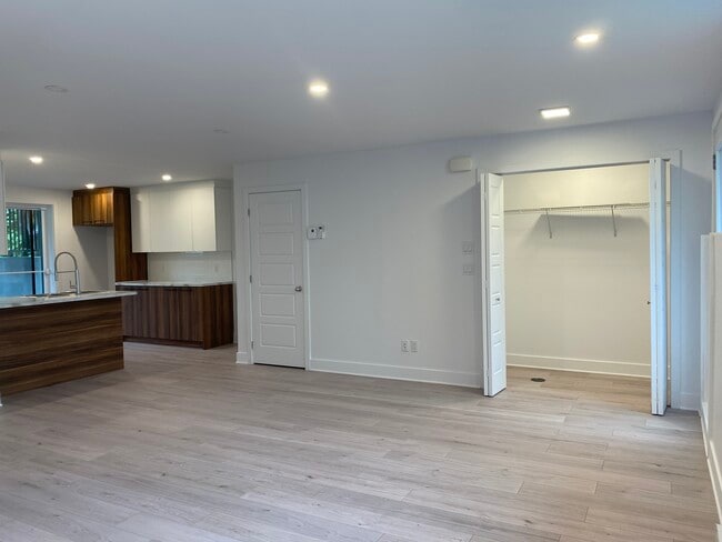 Photo - 201 Rue Desmarchais Unit 201