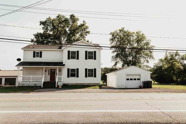 Photo - 687 Western Turnpike