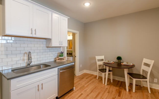 Photo - 625 3rd St NW