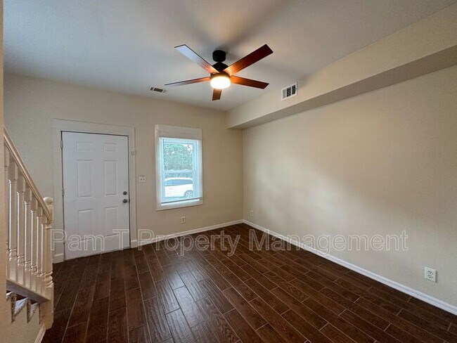 Photo - 816 Ott St