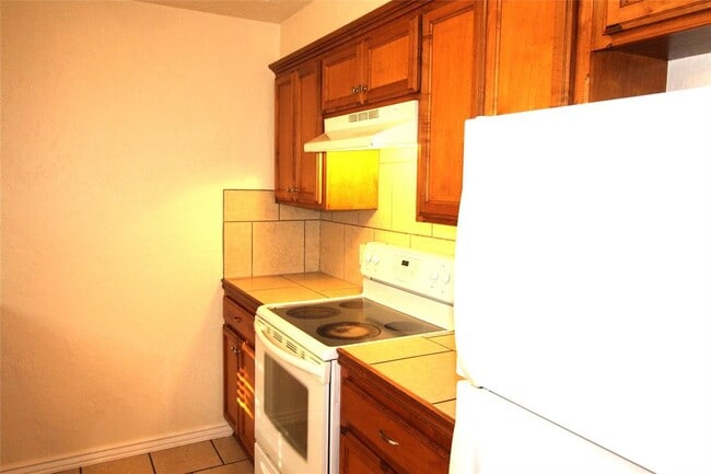 Photo - 118 NE 12th St