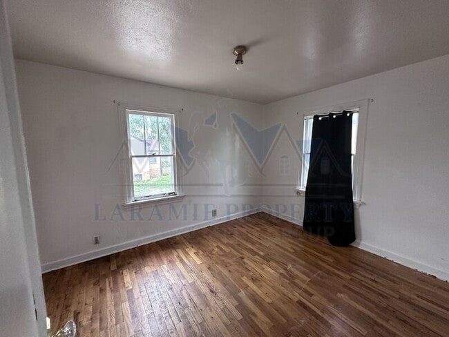 Photo - 918 E Gibbon St