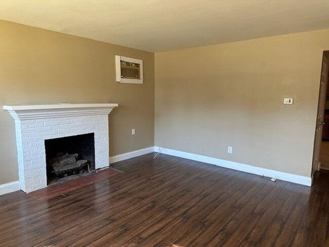 Photo - 5000 Locust Ln