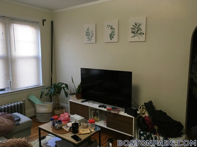 Building Photo - 349 Pleasant St Rental