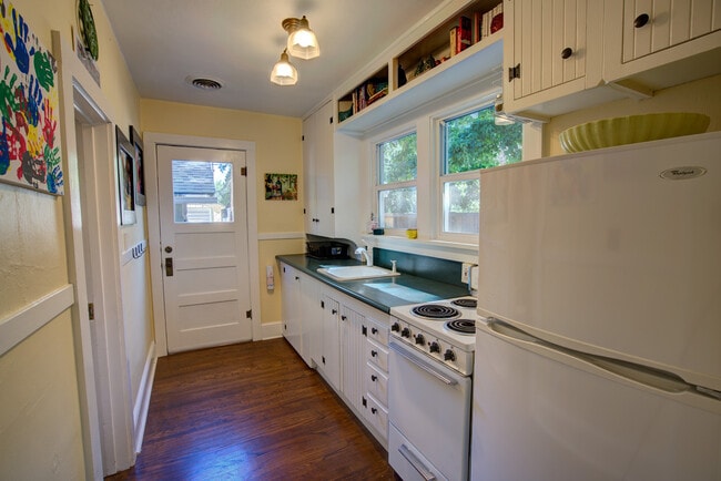 Photo - 1 Bed/1Ba.. Adorable Bungalow in Prime North End Location!