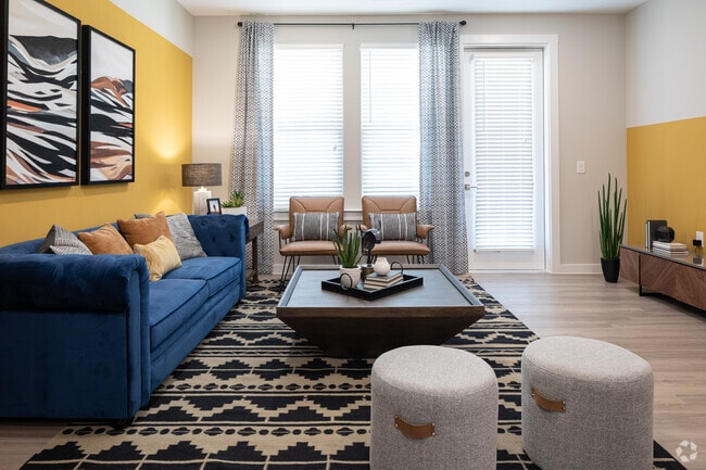 1BR, 1BA - 781SF